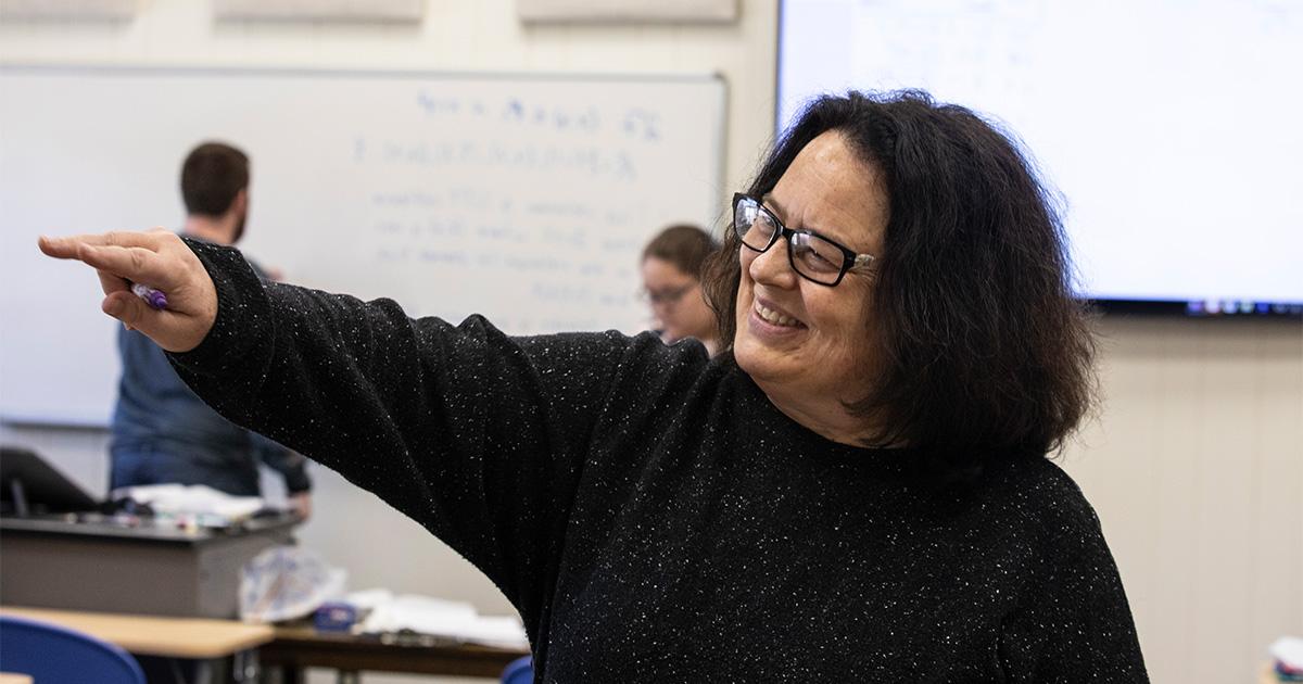 Dr. Cindy Stenger, Professor of Mathematics, leads students in class.